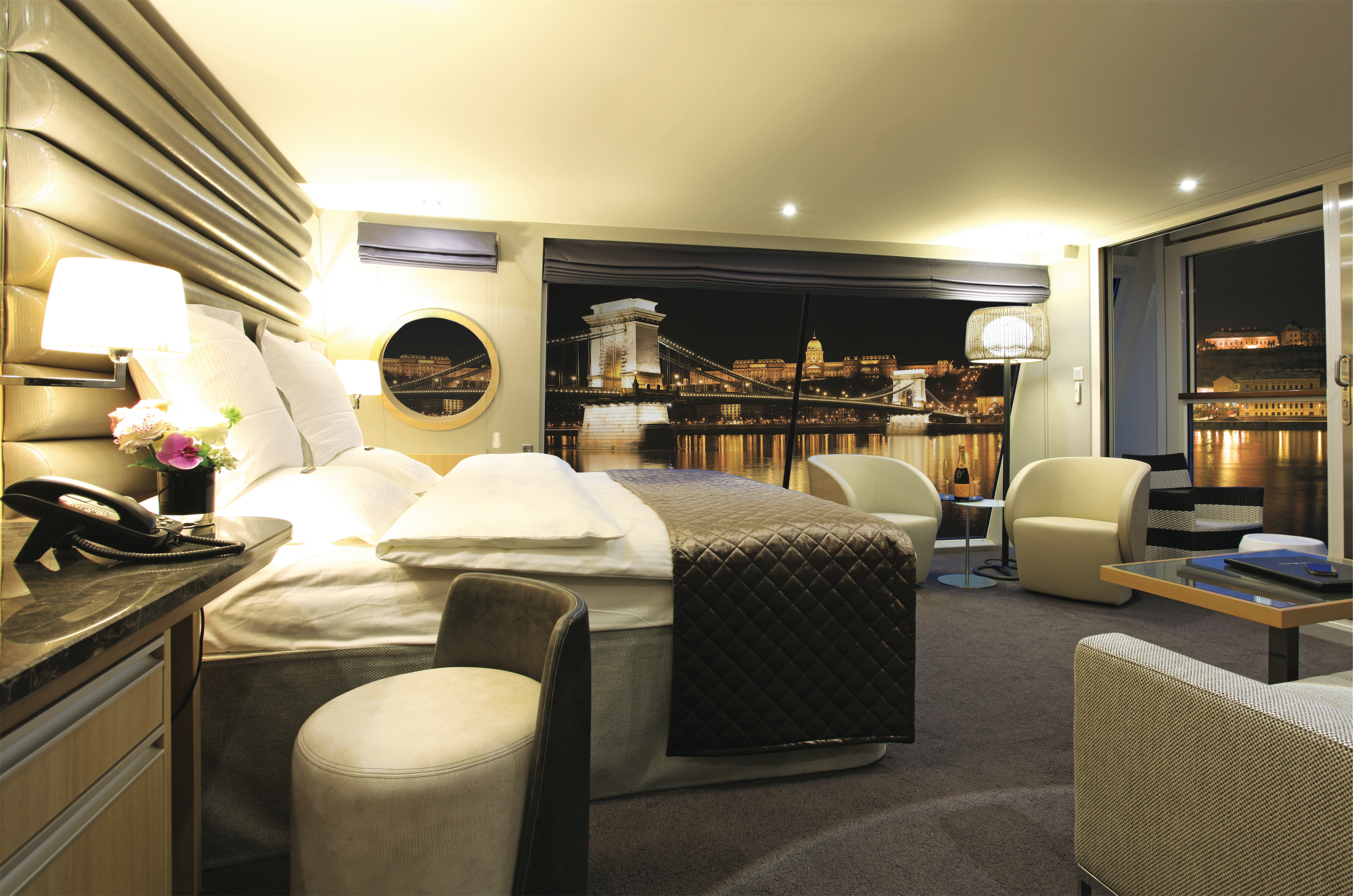 Scenic Gem Accommodation Royal One Bedroom Suite 2.jpg